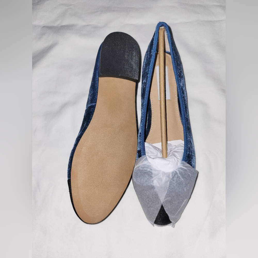 Steve Madden Navy Velvet Flats with Black Cap Toe - Picture 3 of 3